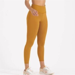 Vuori Ribbed Studio legging in Dark Golden